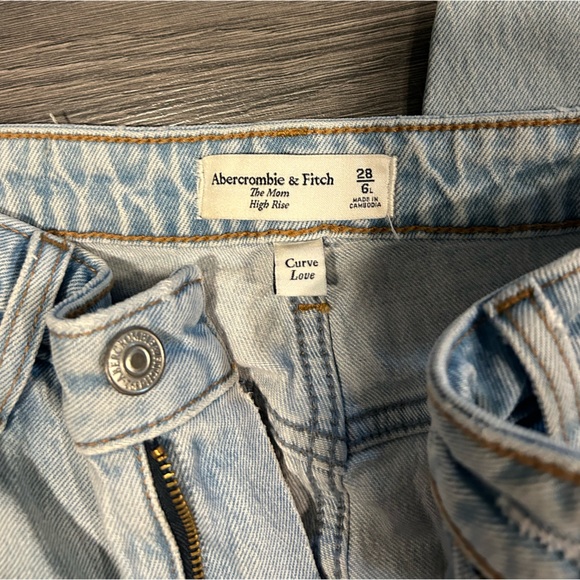 Abercrombie curve love jeans 🤍 - Picture 3 of 4